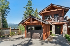 Exterior / Parking