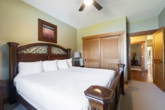 Upper Bedroom (King)